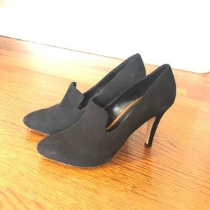 Banana Republic suede bootie heel